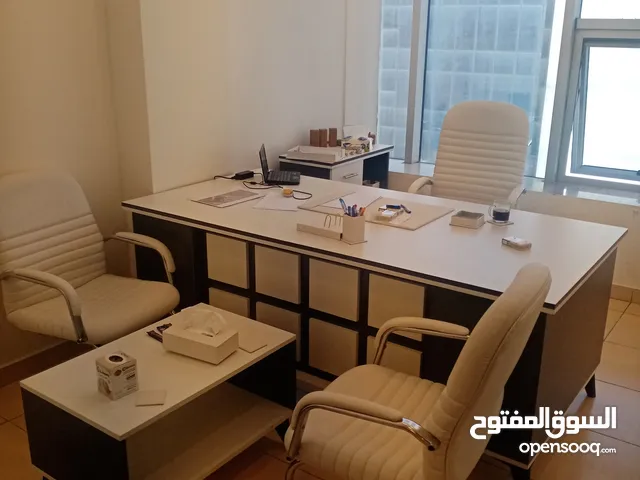 عفش مكتب مستعمل لمده شهر يعتبر جديد للبيع بحاله الوكاله