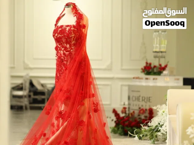 فستان حفلة خطوبة ويرهم حنه مع طرحة