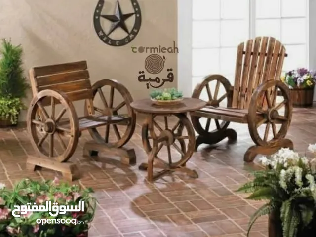 كراسي حدائق وجلسات وطاولات ونوافير تفصيل من خشب سويد ودهان ايطالي من فريق قرمية