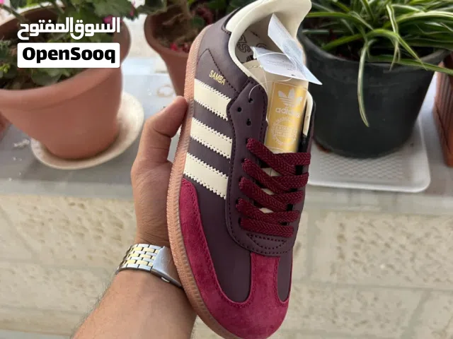 شوز براند فيتنامي