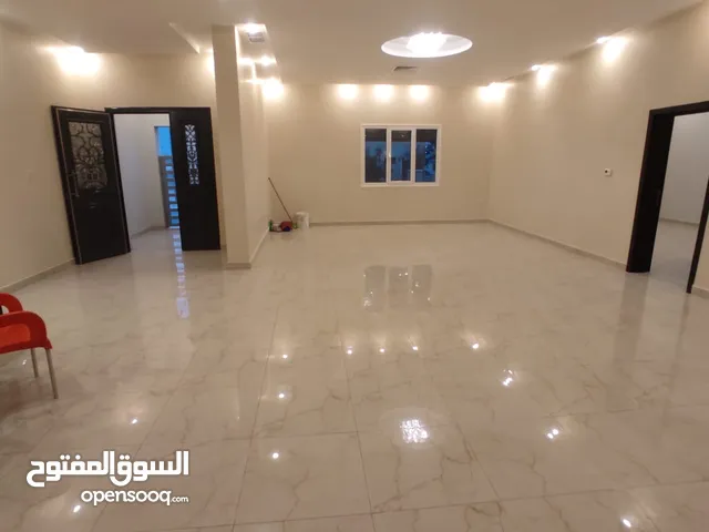 400 m2 More than 6 bedrooms Villa for Rent in Al Ahmadi Abu Halifa