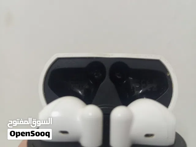 سماعه بلوتوث مستعمله شغاله وحده والثانيه مش شغاله النوع YRDESGN الله يبارك لصاحب النصيب