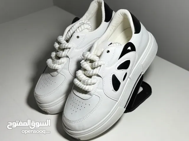 Girls Athletic Shoes in Sharqia