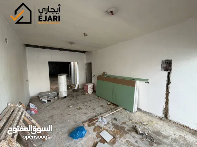 ايجار مخزن حي الجامعه ق،يب جدا عن الشارع العام