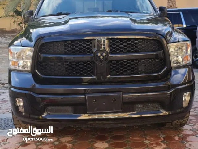 دودج رام هيمي dodge ram hemi 1500 مكينة كبيرة السيارة نضيفة للغاية وما تشكو من اي عطل