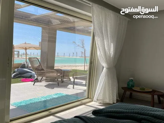 شقة للبيع فيو بحري خطير جاهزة علي المفتاح تشطيب علي اعلي مستوى في الحي اللاتيني في مدينة العلمين