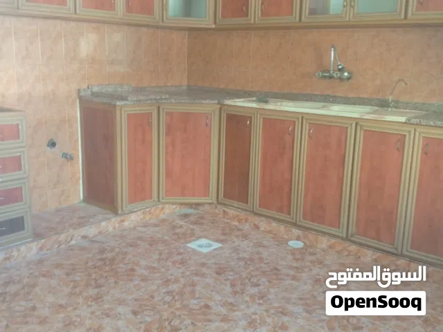 شقة ارضية فارغة للايجار في دابوق