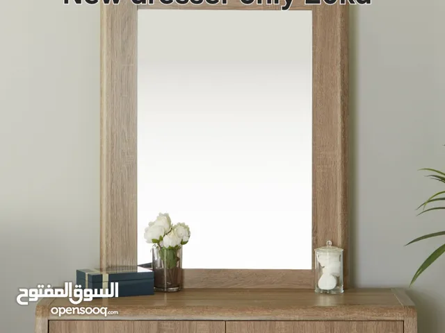 Urgently selling new dresser with 6 drawers جديده بالكرتون