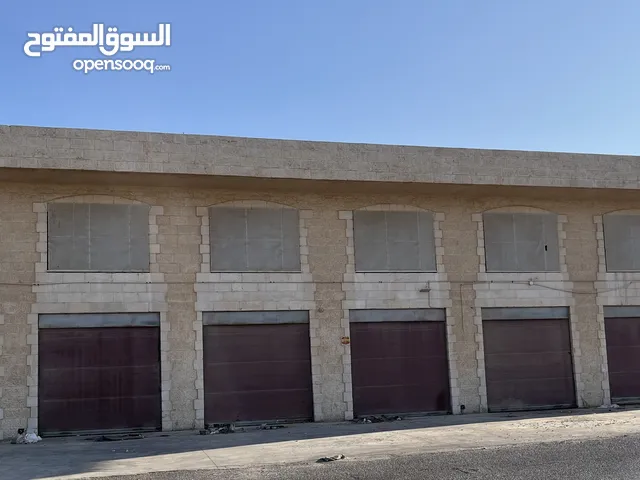 مستودعات معارض شارع البتراء اربد للايجار كامل المبنى 7 أبواب 1000 متر 3 طبقات على 3 شوارع
