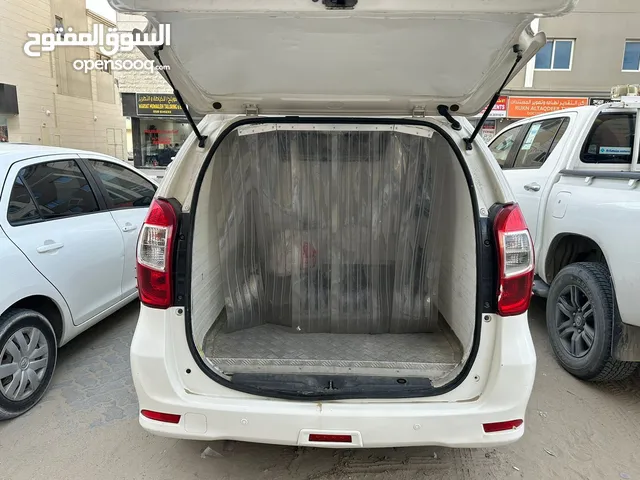 تيوتا فان ثلاجة للايجار اليومي / الشهري Chiller refrigerator