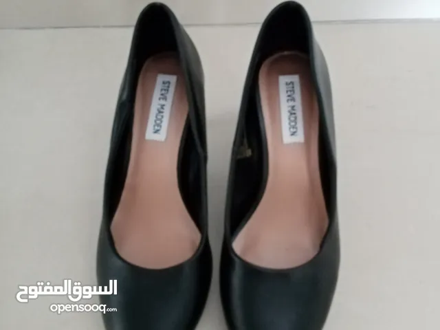 احذية نسائية للبيع : جزم رياضية : مع كعب : فلات : ارخص الاسعار في أبو ظبي