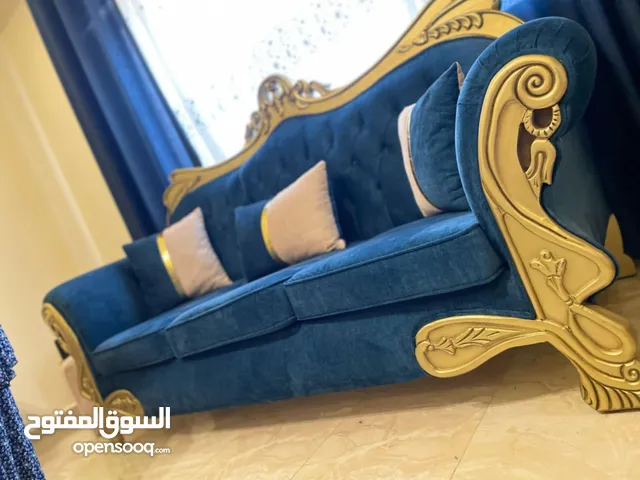 طقم كنب شبه وكاله للبيع سبع مقاعد مع اربع بفات تفصيل خشب تقيل ما في ولا غلطه