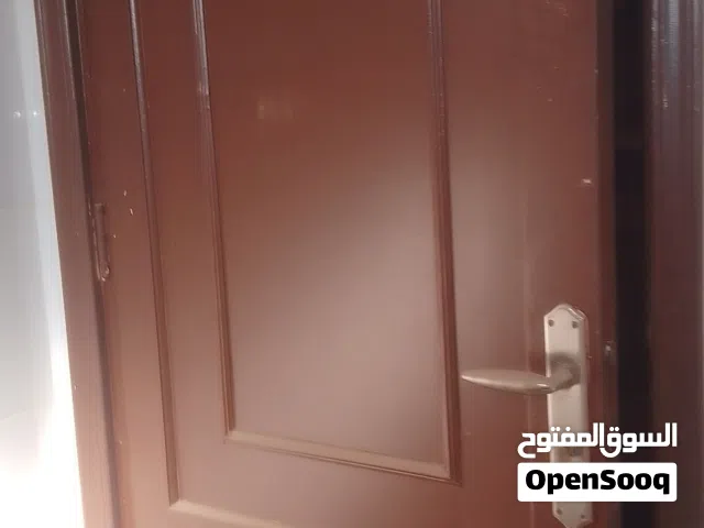 للبيع ادوات صحيه وسخان وابواب خشب مع الحلق جده حي الاجواد