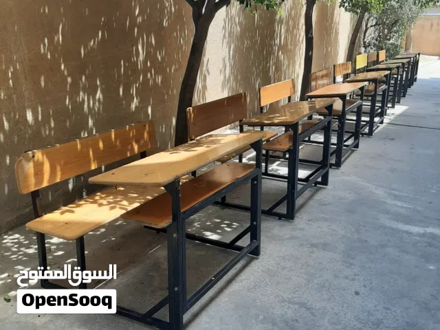 8 مقاعد مدرسية