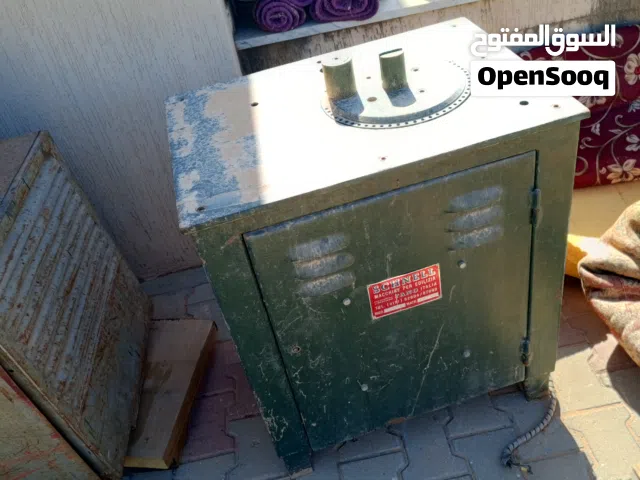 ماكينات. ورشة. حداده بالاضافه. لوجود. كمبرسوري. معهم