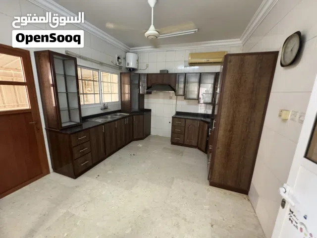 350 m2 5 Bedrooms Villa for Rent in Muscat Al Khoud
