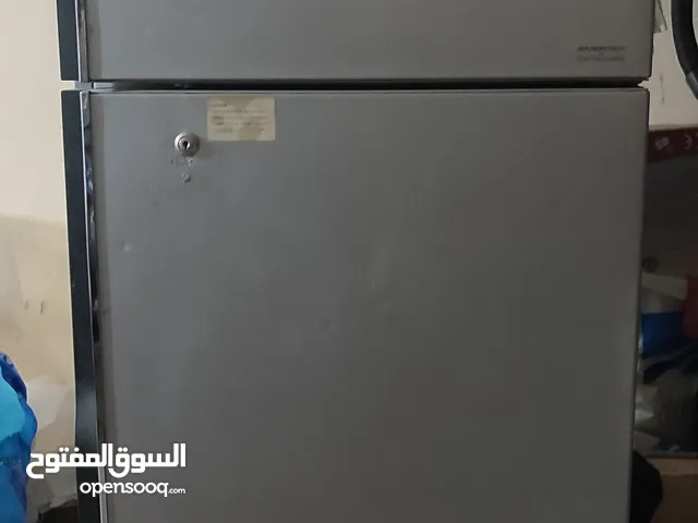 ثلاجة هيتاشي شبة جديد للبيع
