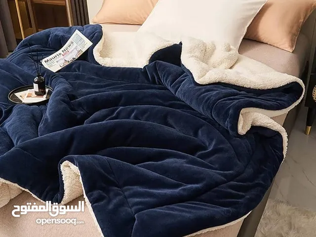 بطانيه كل المواسم ذات الوجهين تمتاز بأستخدامها طوال السنه تدفي اكثر من اي بطانيه خامه محفره منها فيه