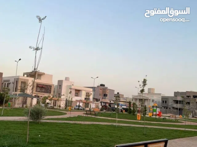 مبنى للايجار فى طابلينو ثلاث طوابق مطلوب سنة مقدمآ