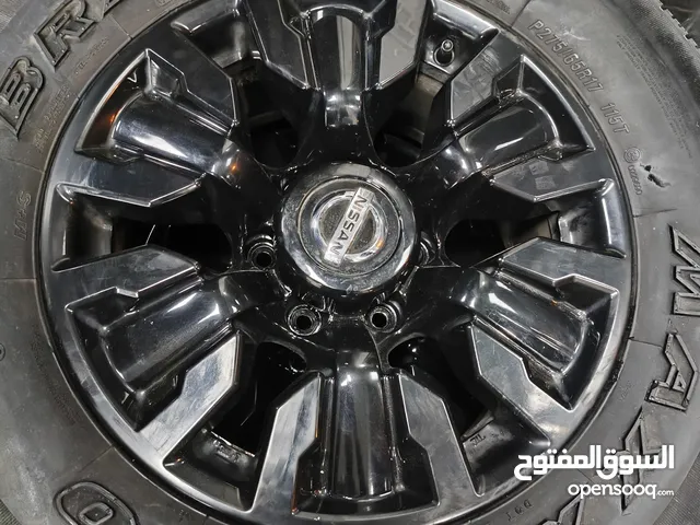 للبيع 5رنقات و تواير نيسان فتك سوبر سفاري مقاس 17 اصلي وكاله