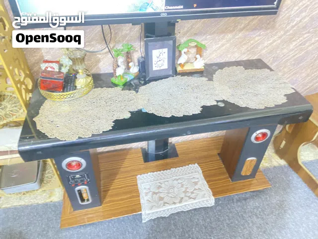 ميز بلازما مستعمل قليل نضيف بدون ضرر