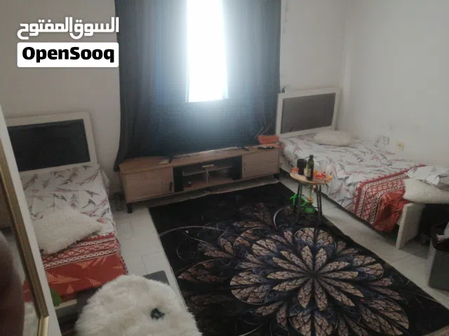 موظفين عرب بدون عموله