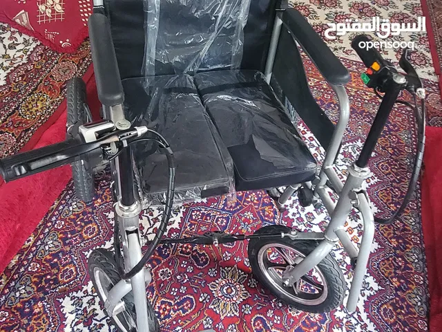 عربيه متحركه كهربائيه للبيع