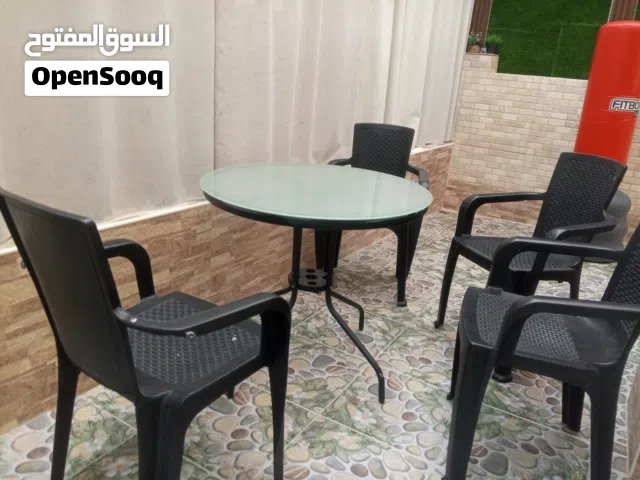 كراسي و طاوله
