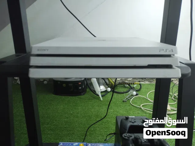 بليستيشن 4 مع جوستك 2 مع يو بي اس1500مع اقراص خمسه