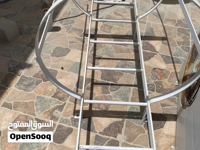 سلم حديد آمن