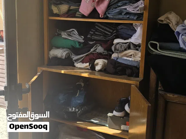 خزاتين للبيع بحاله ممتازه وحده بدها ابواب والخشب ممتاز