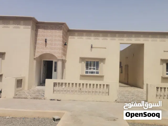 بيت للإيجار في منطقة الرويس مطل على البحر