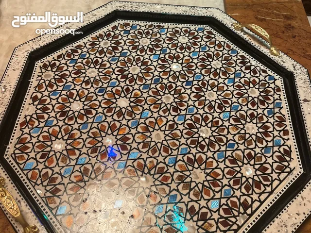 صينية مزغرفة من الطراز الرفيع حجم كبير بتوسع اكتر من 17فنجان الوانها روعةة