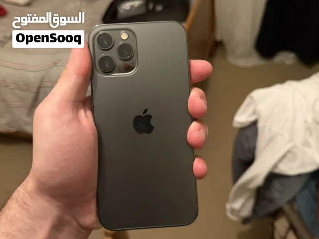 آيفون 12 برو ماكس بحالة وكاله مع شحن وكرتون مساحة 128 جيجا  بطارية 78٪ استعمال 3 سنين وارد كندي
