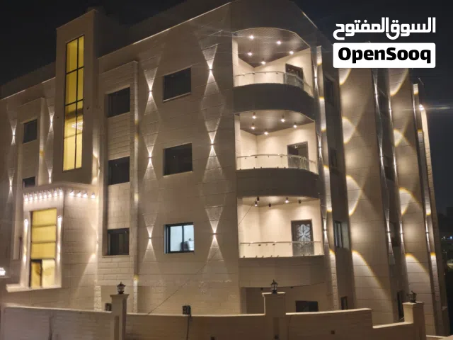 شقة طابق ثالث مع روف للبيع بمساحة 150م و روف 60م ترس 100في الجبيهة ذات اطلالة جميلة عرض سعر حرق