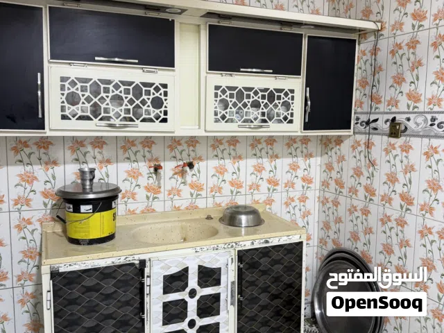 كاونتر مطبخ المنيوم نظيف