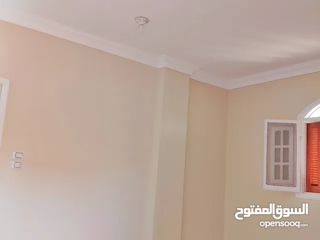 شقة تشطيب الترا لوكس علي المفتاح بمدينة 15 مايو جمصة المجاورة الاولي ب