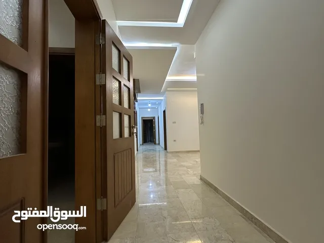 225 m2 5 Bedrooms Apartments for Sale in Tripoli Tareeq Al-Mashtal