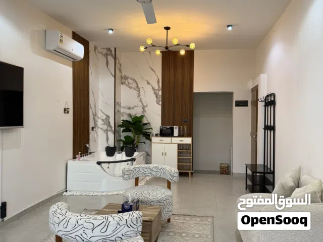 غرف وشقق فخمة للإيجار الشهري في الخوض للعوائل – شامل