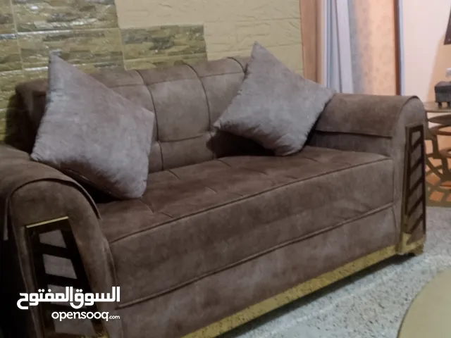 كنب مع طرابيزات بي 250 دينار جديد وكاله استعمال شهر