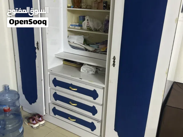 wardrobe with 2 doors and shelfs