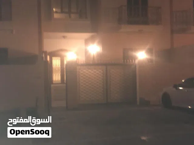 غرفه بجانب مركز صحي الخوض للايجار
