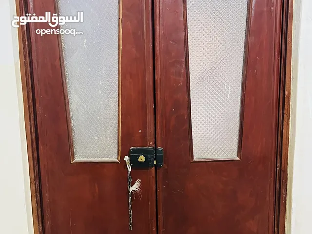 ابواب للبيع معا بعضهم الباب علي 100 دينار اوح خشبي الدق الاول