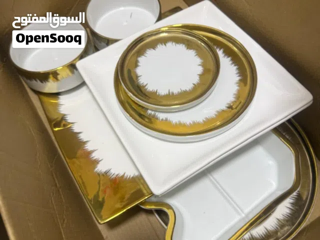 تصفية مخزن كامل – 3280 قطعة زجاج سيراميك بسعر 500 بيسة للقطع