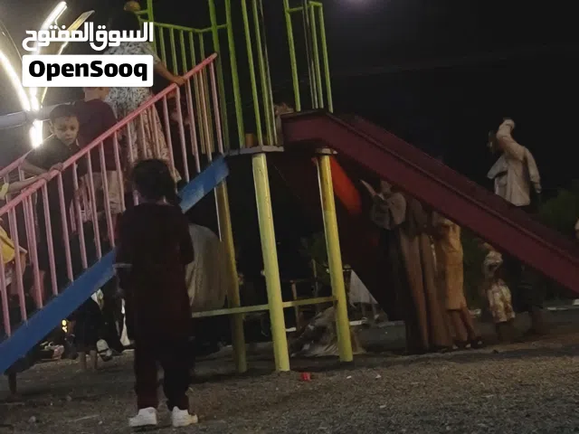 بيت دورين معا حوش كبير معا ارضية كبيره بجانب البيت للبيع في مديرية القلوعة