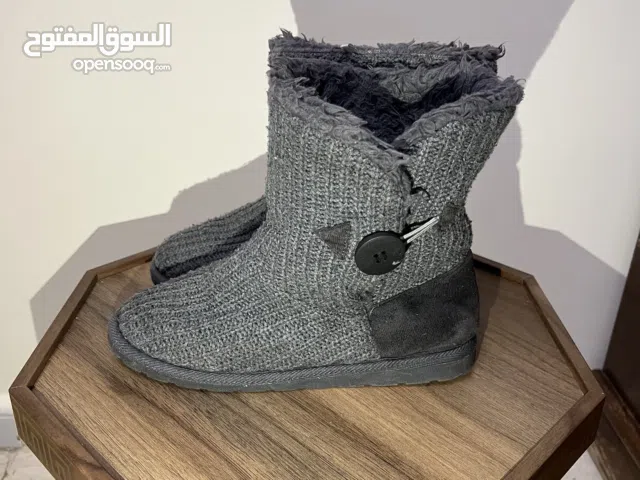 بوط شتوي صوف دافئ ومريح – قياس 38 – مستعمل بحالة جيدة