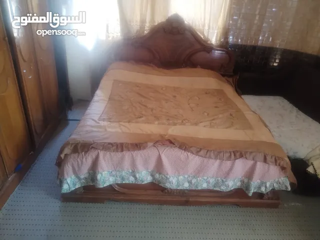 غرفة نوم لون عسلي غامق بحالة الوكالة خشب زان