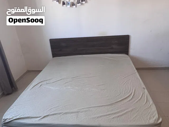 # طقم غرفة نوم عبارة عن سرير دبل مقاس 180×200 دولاب 4 ضلف 2 كومدينو 1 تسريحة مع مراية ومقعد خشبى  وش