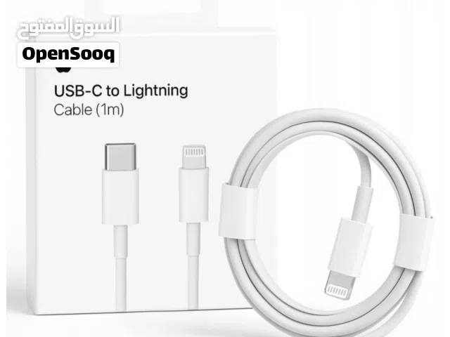 كابل شحن Apple  من نوع USB-C إلى Lightning بطول 1 متر.يدعم الكابل الشحن السريع للأجهزة المتوافقة
