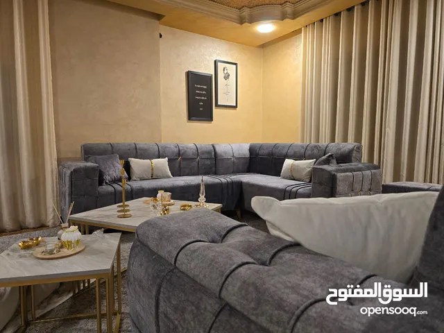 طقم كورنر تفصيل 9 مقاعد لون سكني خشب سويد استخدام شهر ونص